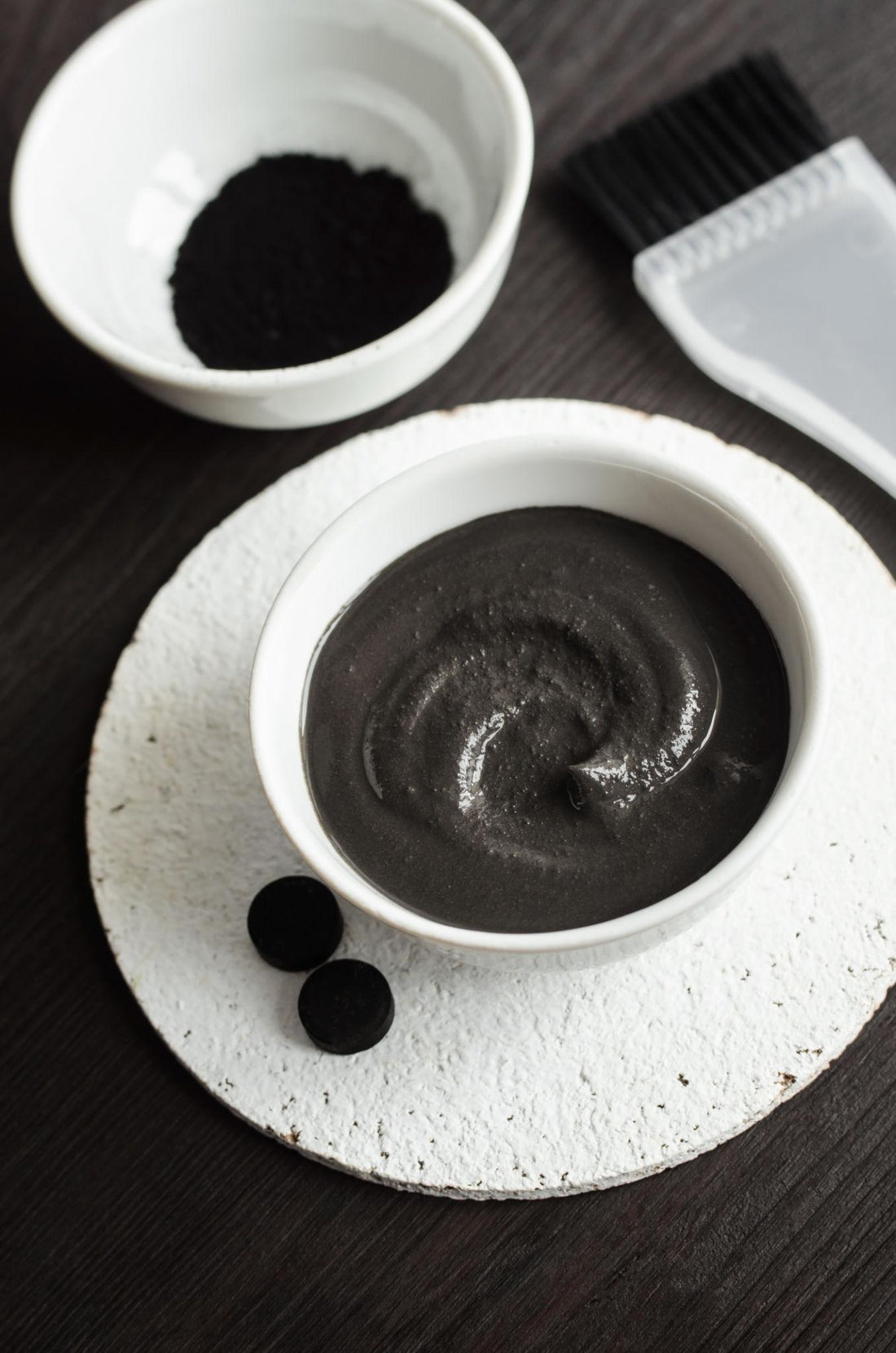 🖤 Activated Charcoal in Skincare: Benefits, Uses + DIY Recipes